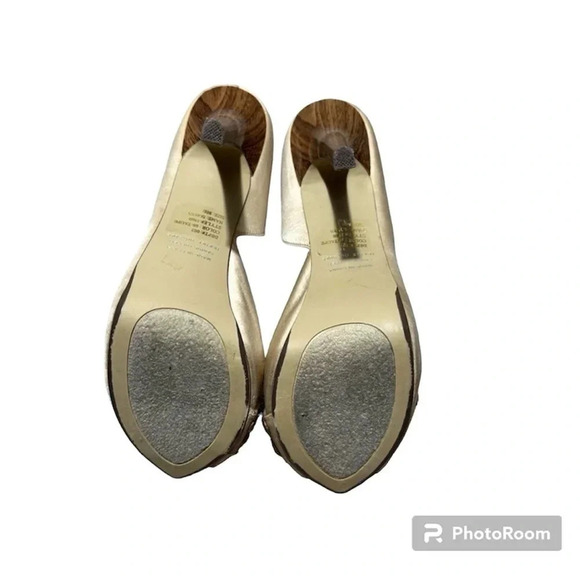 Bakers Sonya Taupe High Heel Faux Wood Grain Heel Studs & Diamond accents Size 8 - Picture 5 of 10